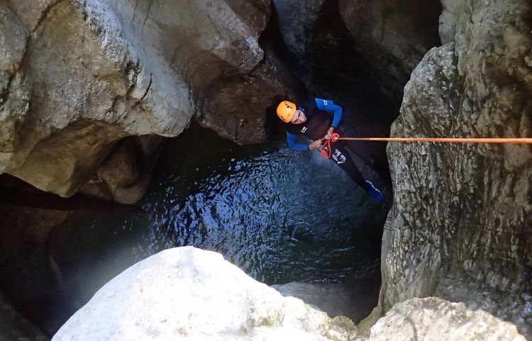 guides-bugey Canyoning Day: Jura Canyoneering