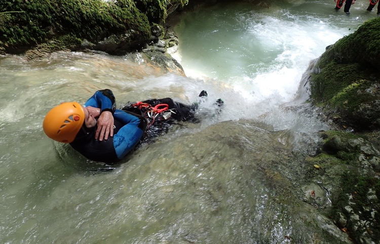 guides-bugey Canyoneering : Tréfond-Pernaz Canyoneering