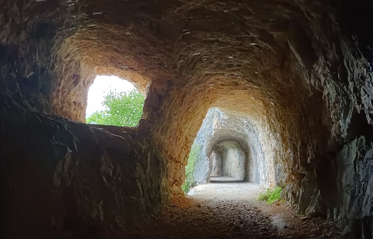 guides-bugey The Ghost Train Trail Hiking