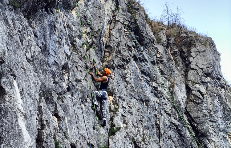 guides-bugey Rockclimbing 5-day course Rockclimbing