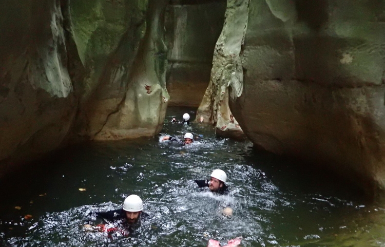 guides-bugey Sports Canyoning: Le Groin Canyoneering