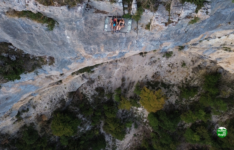 guides-bugey Aperitifs suspended in Nantua Portaledge