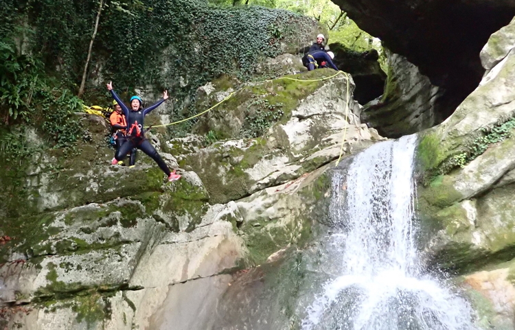 guides-bugey Sports Canyoning: Le Groin Canyoneering